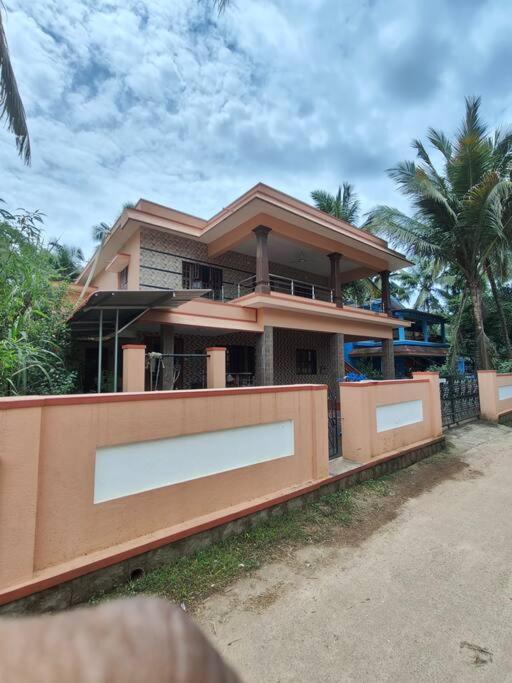Sharvari Home Stay Udupi Exteriör bild